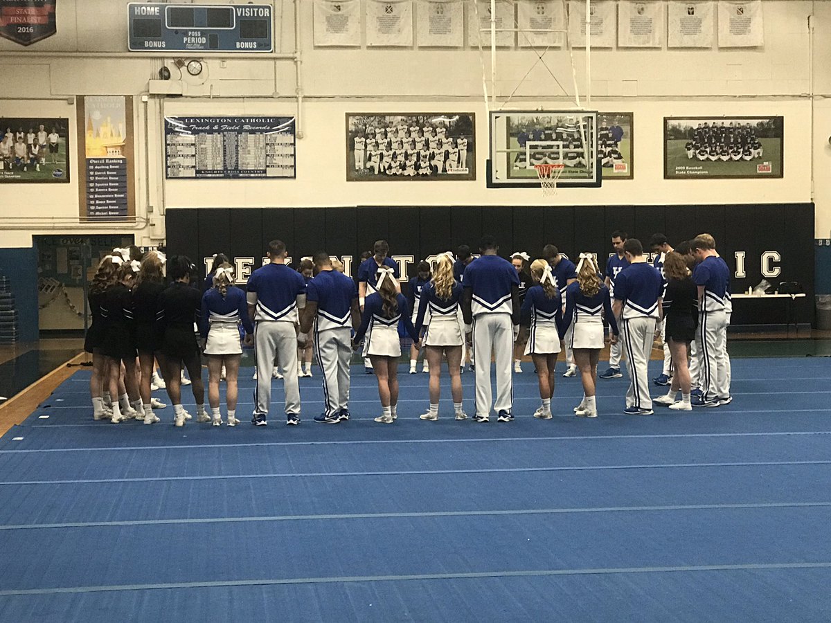 LexCathSports's tweet image. UK and LC cheer practicing before nationals. Team Prayer