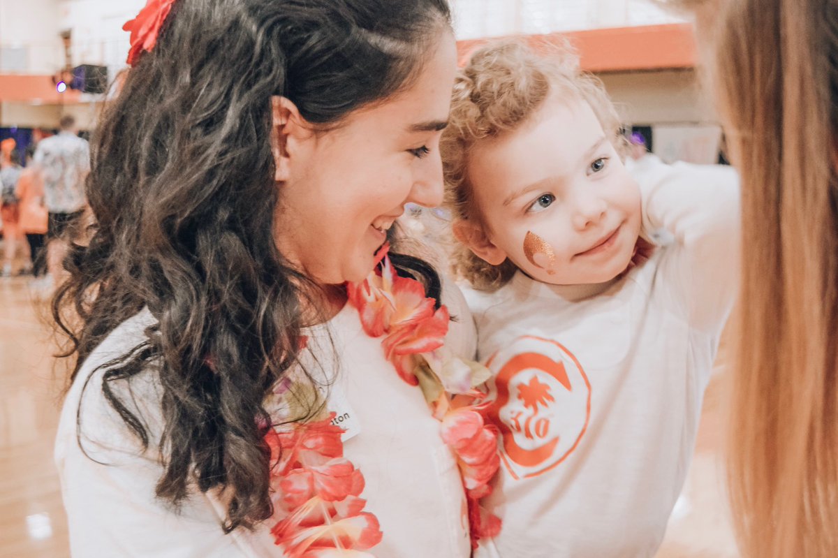 clemsonmiracle's tweet photo. 🚨THE LAST FUNDRAISING CHALLENGE🚨Raise $9 for the cost of 1 box of NICU diapers and to be entered to win an As One bracelet! After Margaret’s family’s experience in the NICU, they live by the saying “Don’t Miss the Miracle”we are so lucky to have Margaret as one of our miracles! https://t.co/FMl6YPrFWc