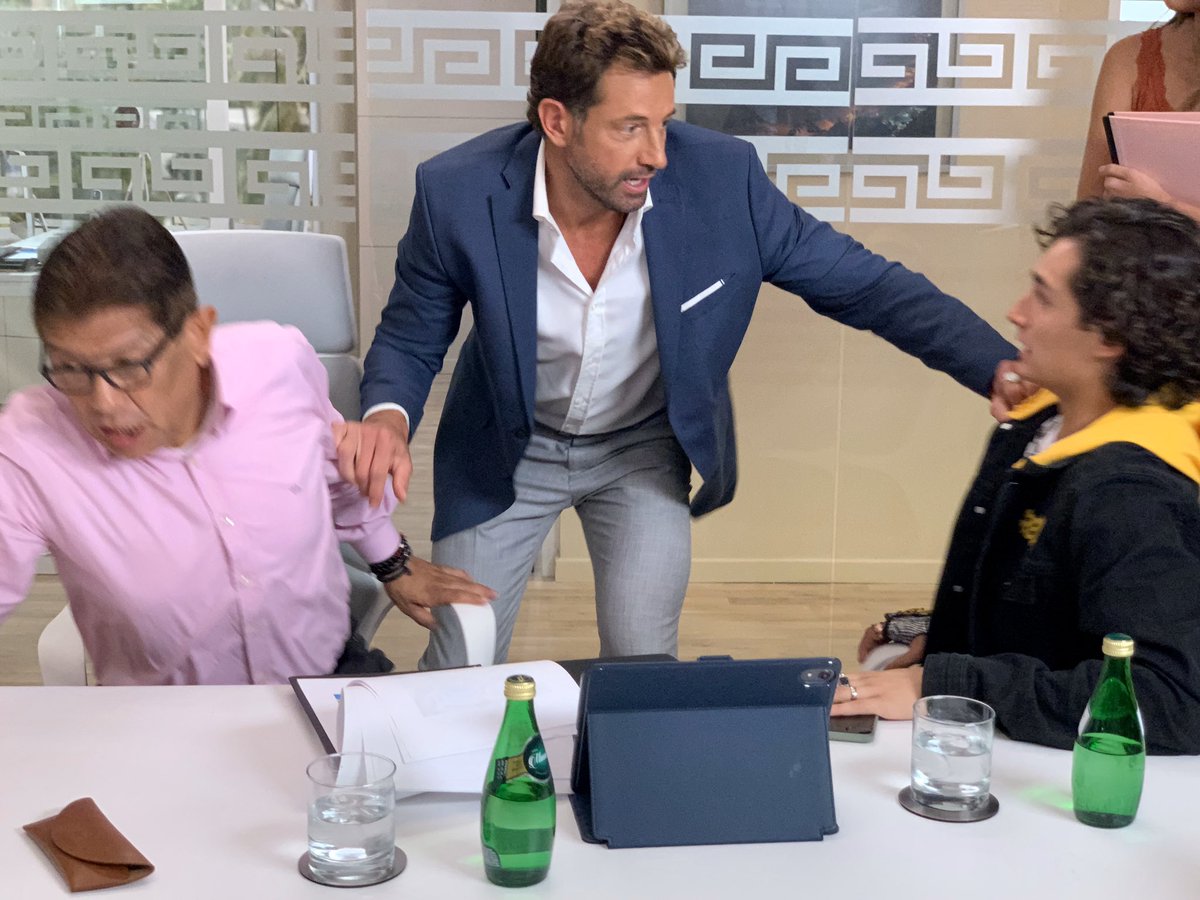 IleanaBarrios7's tweet photo. Me quedé igual que nico cuando llegaba a trabajar al hotel!😱❤
QUE EMOCIOOON!😱❤
No se pierdan el capítulo de hoy, va a estar bien chido, y va haber bailongo!
#Emilio en #SolteroConHijas 🏖
#XVdeAlexa🎂
@LauraVignatti @mailomarcos @solteroconhijas @osoriojua @gabrielsotoMEX https://t.co/uMOYOnkvVb