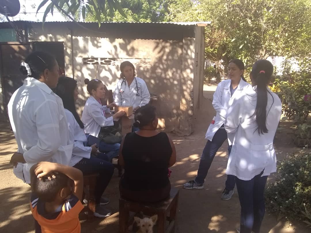 cubacooperaveAP's tweet photo. Trabajo Comunitario Integral a Base de Misión, el esfuerzo, el trabajo con esmero y calidad, aportan un granito de vida al pueblo de #Venezuela CDI Calilo Gracia Garcia, municipio achaguas estado Apure #CubaEsSalud #CubaPorLaSalud #BamosPorMas @AsistMedMMCV @CubacooperaVe https://t.co/v6K3al56Ds
