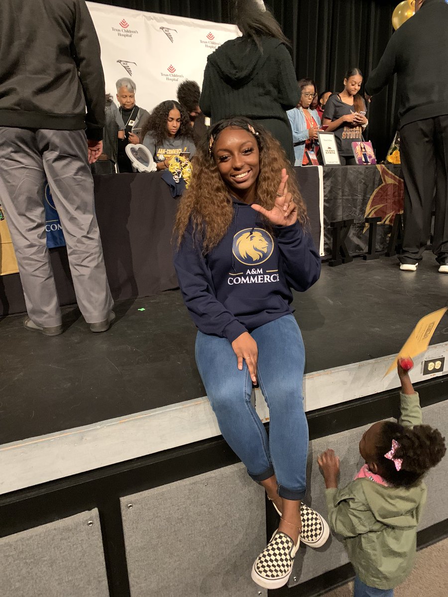 onlydarnee's tweet image. A lion sleeps in the heart of a brave one 🦁💙