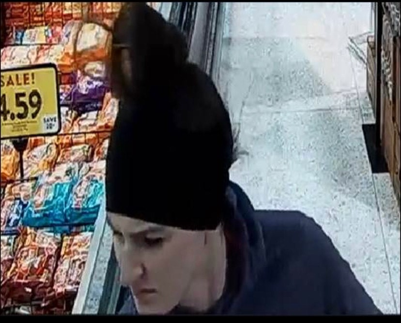 JeffCoMoSheriff's tweet image. Do you recognize this woman? We believe she is the suspect in last night's stabbing case in Imperial involving a taxi driver.
Anyone with information on the woman's identity or whereabouts is asked to call our Detective Bureau at 636-797-5515.
Thank you.