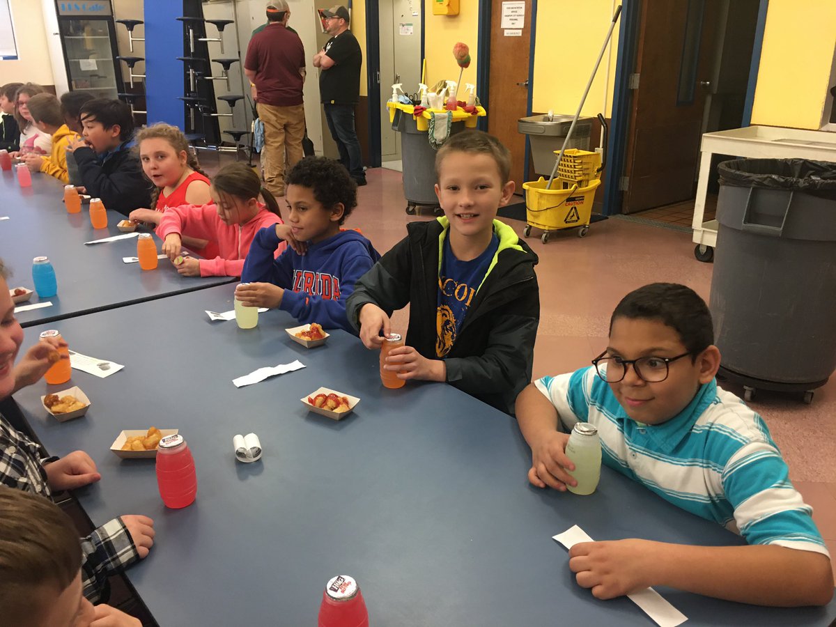 ROARING READERS celebrate reaching and exceeding their reading goals with a SLOOPY’s-sponsored, TATOR TOT PARTY!!!#BestInTown @KCS_District <a href="/ALESPTO/">Lincoln PTO</a>