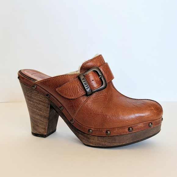 cassiesuxx's tweet photo. So good I had to share! Check out all the items I'm loving on @Poshmarkapp #poshmark #fashion #style #shopmycloset #frye #vintage #freepeople: https://t.co/rqaA6oB3jt https://t.co/Ygrwq5Dc4n
