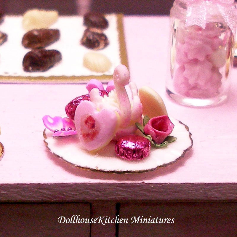 DollhouseK's tweet photo. Excited to share the latest addition to my #etsy shop: Dollhouse Pastries - Dollhouse Miniature Valentine Cake 12th Scale Handmade https://t.co/a9MMW5Ur7n #toys #scaleoneinch #12thscale #dollshouse #dollhouse #miniaturedollhouse #dollhousecakes #dollhousecookies #dollh https://t.co/Xkxd19sooi
