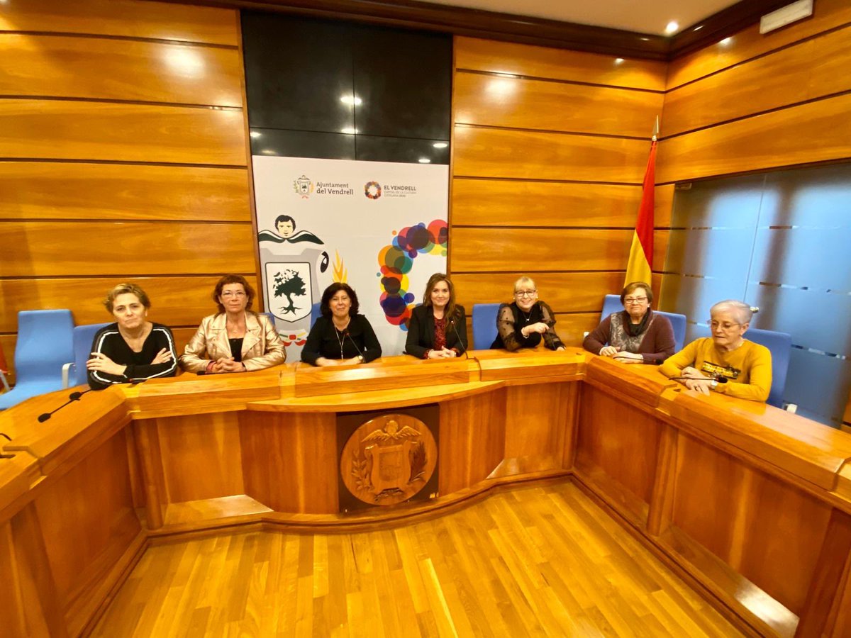 jerusalen_torra's tweet photo. Visita ple, ajuntament vendrell , d’aquells dies que no hi haurien de tenir final #donesvendrell #staagueda https://t.co/GuUMsirrCl