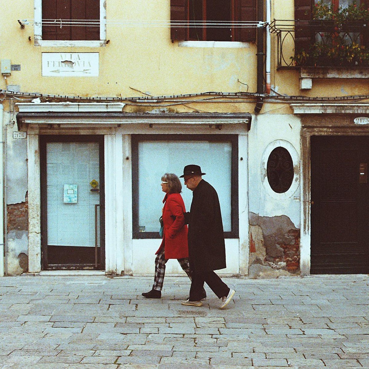 jayceegrider's tweet photo. how others come and go, Venice 2019 https://t.co/6rB9rx8xHR