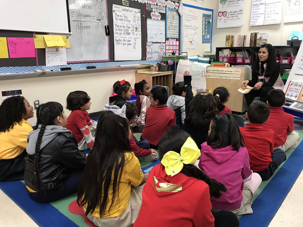 leslyviolet's tweet photo. We had a special guest read to us today for National Read Aloud Day. Thank you Ms. Quinonez for stopping by and reading Spaghetti in a Hot Dog Bun. We ❤️ it! @YsletaISD @GlenCoveElem https://t.co/ngxebSvP0V