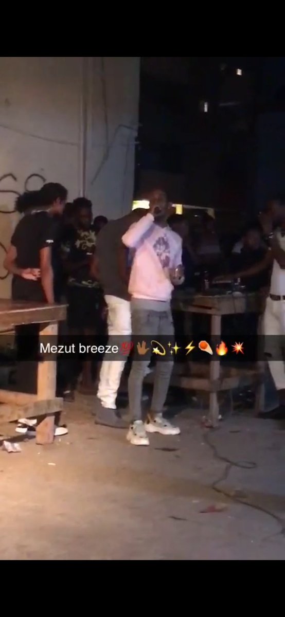 Breeze92218423's tweet photo. Kinda Blury Bhut Whatever Fuck The Movies🎬
#Active #Bupbup #ActionPack
#IG @official_mezutbreeze https://t.co/kegYjiewnm