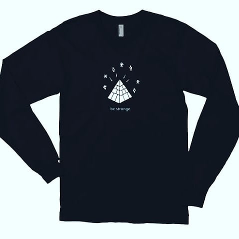 DarkArtifacts's tweet photo. Collaboration 🙏🌑💀 Check out The Necropolis series. Fresh release from #bestrange https://t.co/OWMTbqCbeM @The_StrangeShop 👈🔮 Inspired by the underworld of Giza and ancient knowledge left hidden beneath the sands.. 🌴✨
#streetwear #collaboration @strangepodcasts https://t.co/cSah7flM7d