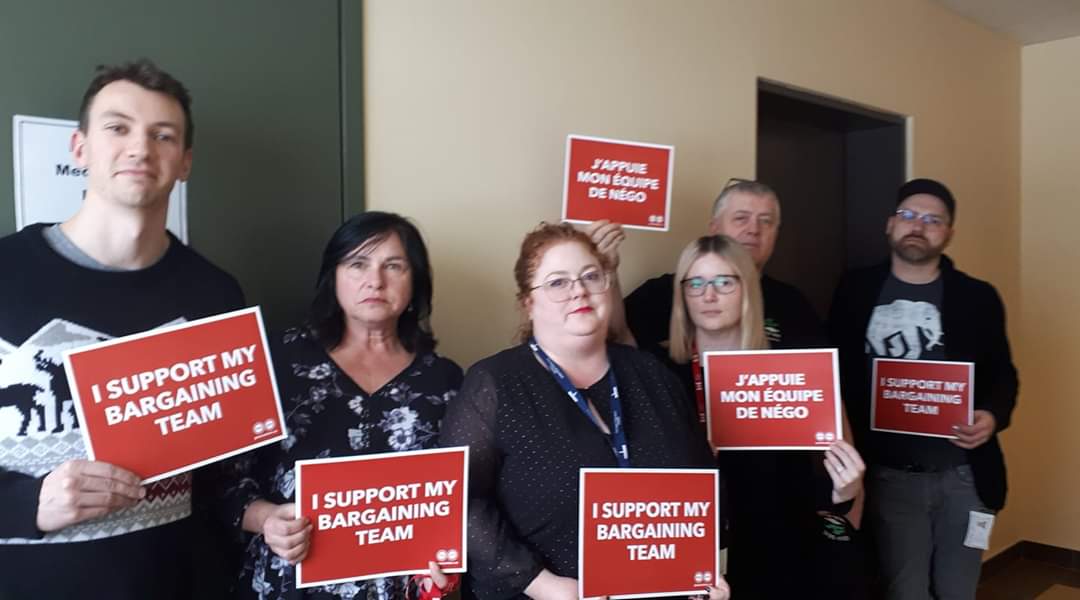 CEIU90113's tweet photo. ⚫️On Wednesdays we WEAR BLACK and we will continue to until we get a FAIR CONTRACT!⚫️

@JustinTrudeau @SeamusORegan @jyduclos

#canlab #cdnpoli #faircontractnow #fixphoenix #solidarity #nlpoli #strikealert https://t.co/pl8nSPNyLl