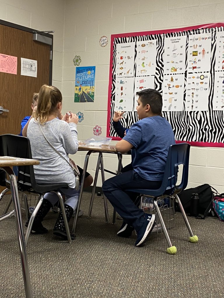 heyMs_P's tweet photo. PACK time refraction. I love how engaged they were! #nyas @CryarCats https://t.co/txzuqydwaR