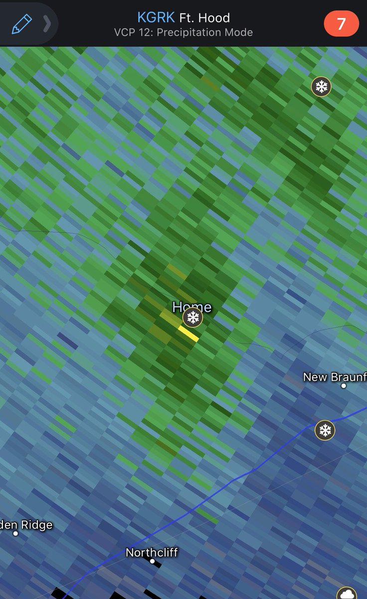 wxag98's tweet photo. Graupel falling on west side of New Braunfels. Melting quickly on contact.  #ewxspotter https://t.co/05MT6yzvt9
