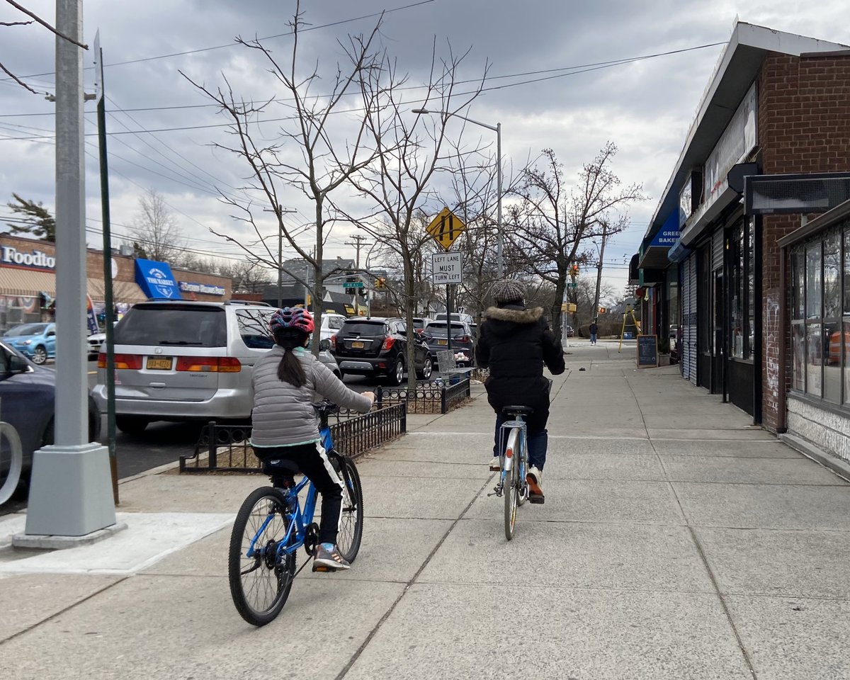 joby_jacob's tweet photo. Is this Bayside or #Bikeside? The Bell Blvd corridor was a popular place to ride on Sunday. Unfortunately, there’s no bike lanes anywhere near this street. https://t.co/aBwKDziJYu