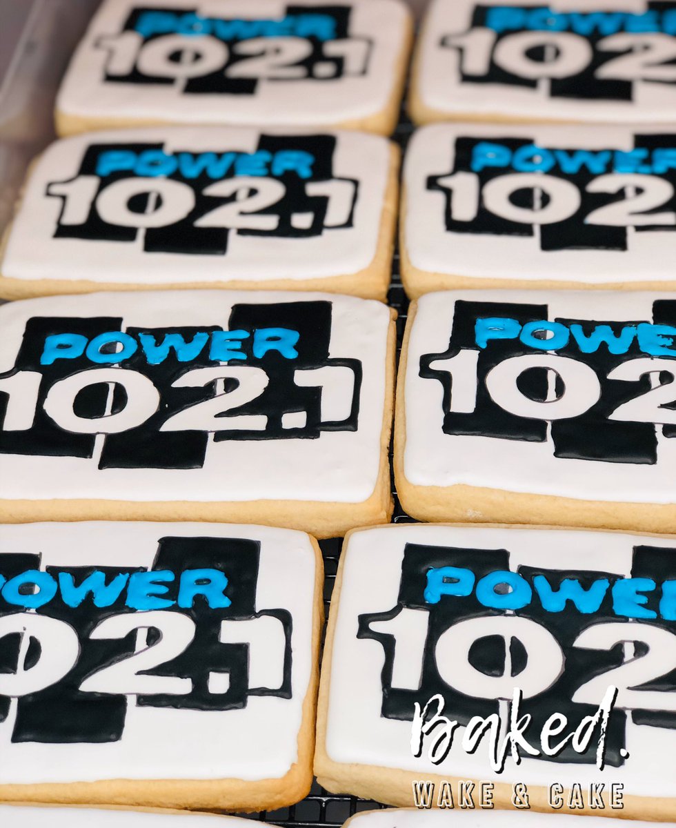 Bakedep's tweet photo. Custom @power102 cookies 📻💙🖤 https://t.co/hSEOQj8j56