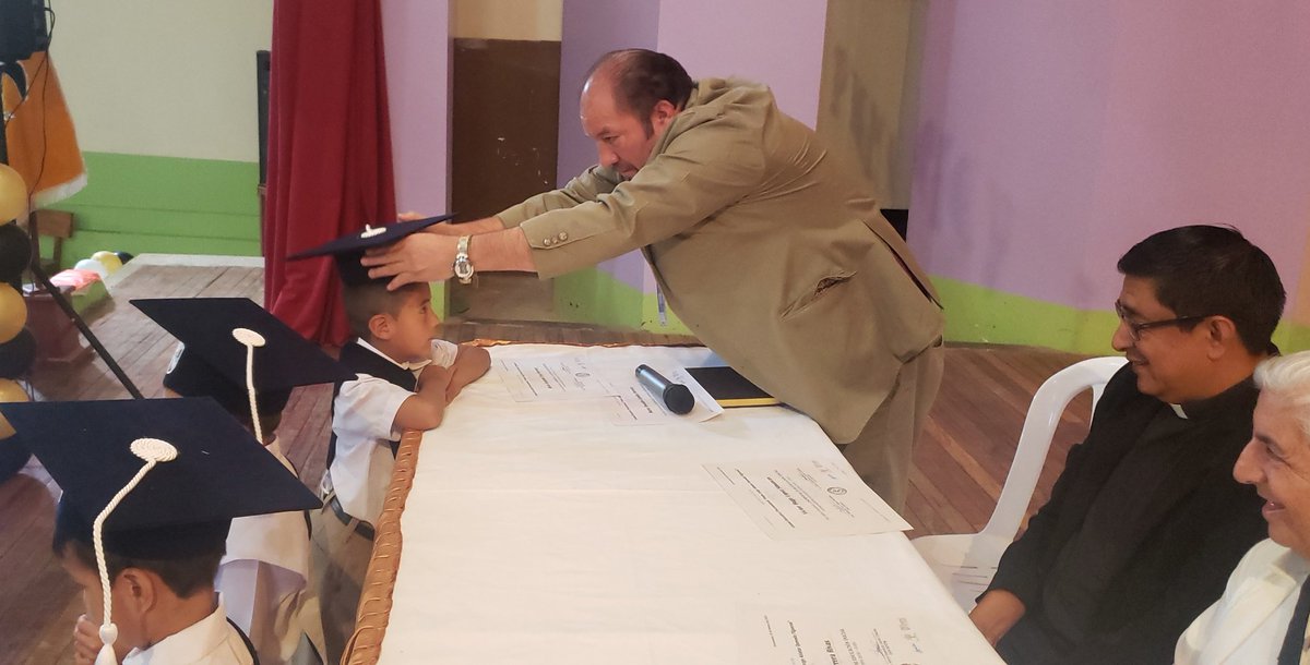 WillanMalla's tweet photo. HOY| #Gonzanamá.Compartimos momentos emotivos: Autoridades, PPFF y niños, en la clausura  del #NivelInicial de la UEF" Jorge A Quevedo F" Felicitaciones por hacer crecer las alas de estos pequeñitos y puedan volar toda la vida. #EducaciónParaTodos @monserratcream1 @magdasalazarg https://t.co/glcPsWrXIp