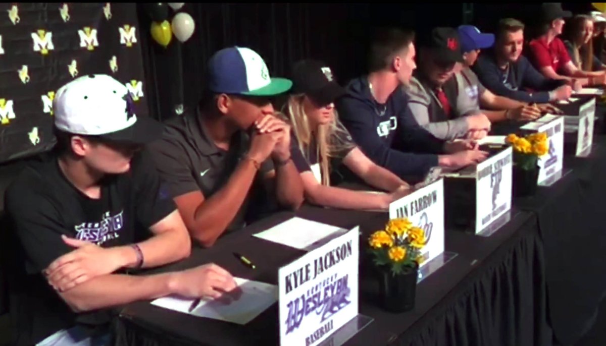 cbphoto1's tweet photo. We've got lots of student athletes looking to make an impact at the next level. Here's video from #NationalSigningDay in #BrevardCountyhttps://bit.ly/372OV7U @321preps @VieraHighTV @rockledgehigh @HTEAMelbourneFL @BaysideBears1 @VipersWrestling @EGCommodores https://t.co/VvducnOPjV
