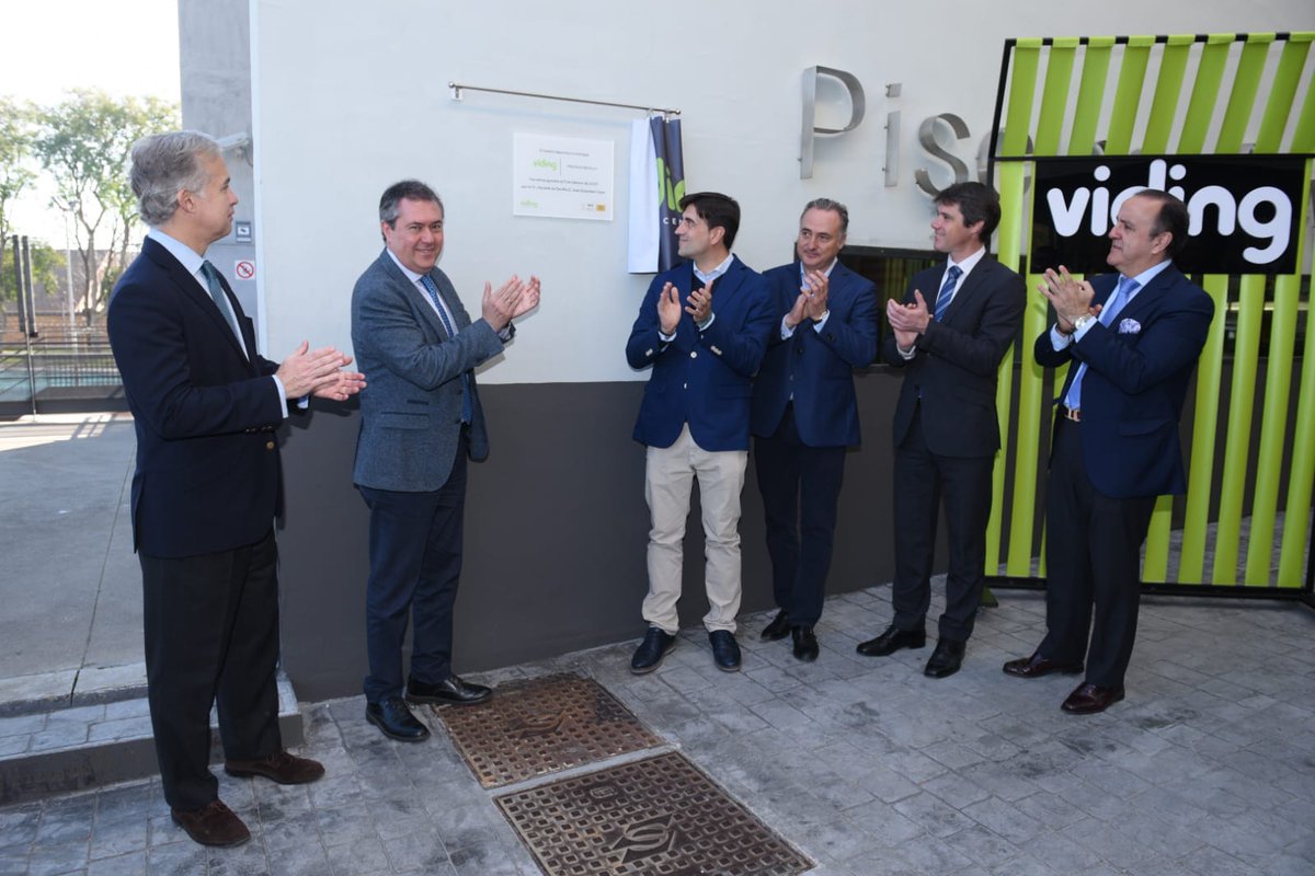 El nuevo Centro Deportivo <a href="/VidingPiscinas/">Viding Piscinas Sevilla</a> pone a disposición de los usuarios 14.500 m2, con cuatro piscinas, diferentes salas deportivas temáticas y nuevas técnicas de entrenamiento.
imd.sevilla.org/noticias/inaug…