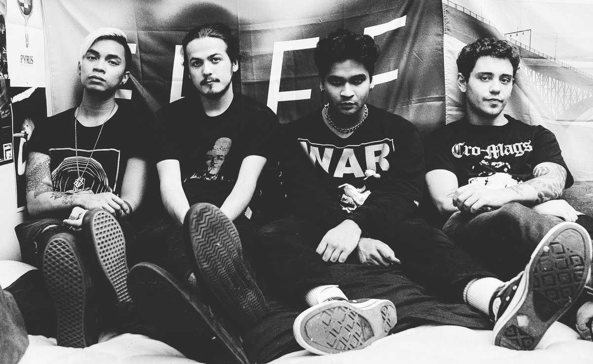 only a few more days until “ ₲Ø₦Ɇ ₥₳Đ “
with the new single, “ 𝕡𝕒𝕣𝕜𝕖𝕕 𝕔𝕒𝕣 “

hope these songs give you something
thanks for listening
(pre save link in bio)
——
RSVP to ROY JUNO LIVE IN LA on 2.12.20 at @madamesiamla here : eventbrite.com/e/87214409647