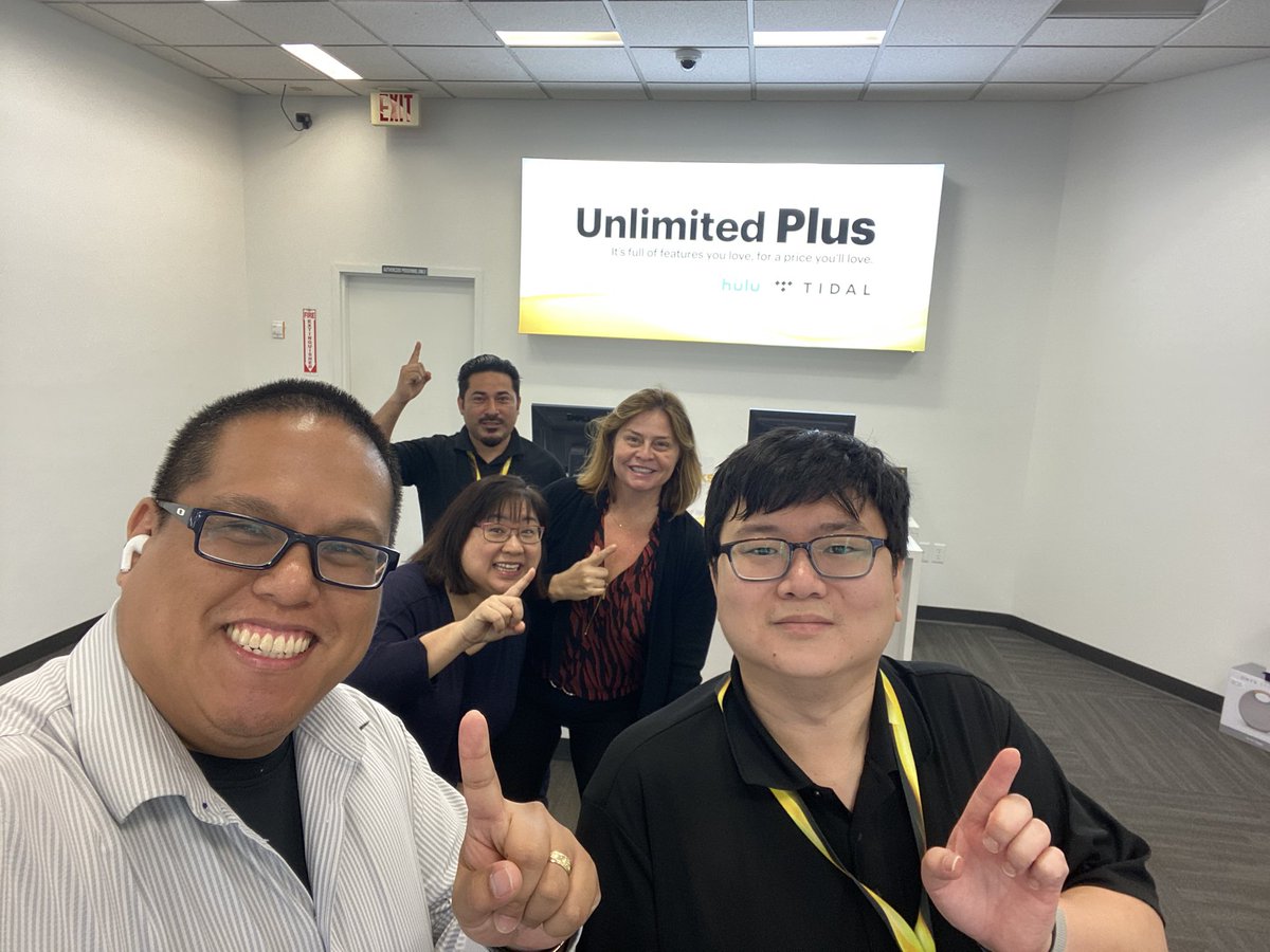 Last week I had the great pleasure of spending some quality time with some of our most well rounded retail teams out in the Hawaii market.  This group is full of true professionals in wireless retail with years of tenure! #SprintFam