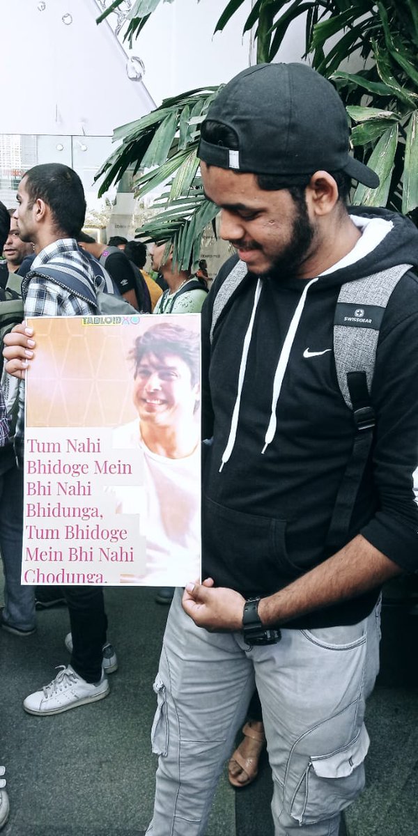 deepesh____'s tweet photo. FOR MALL TASK AT OBEROI MALL #bigboss13 #sidhearts #SidhartShukla #sidnaaaz #fanforever #SidNaazIsEmotion #SidNaazians #SidharthKeAsliFan https://t.co/1sVhZpgbKA