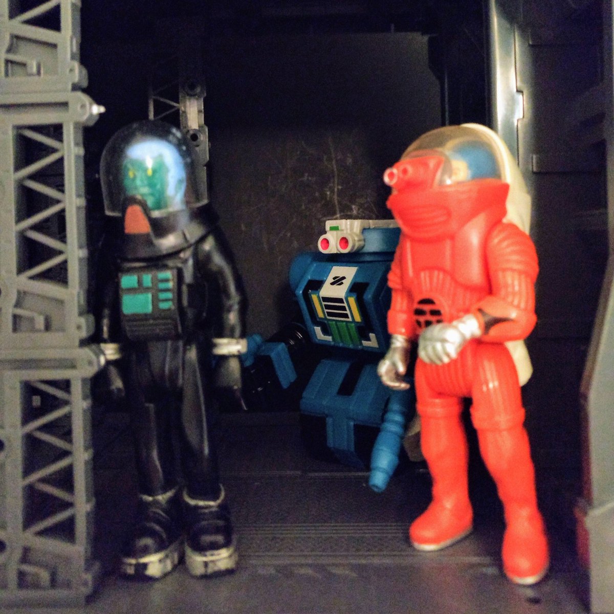 Drew90888211's tweet photo. Through the airlock #kotobukiya #fisherprice #adventurepeople #toyfinity #maxzero #roboforce https://t.co/uPgEIBC8iH