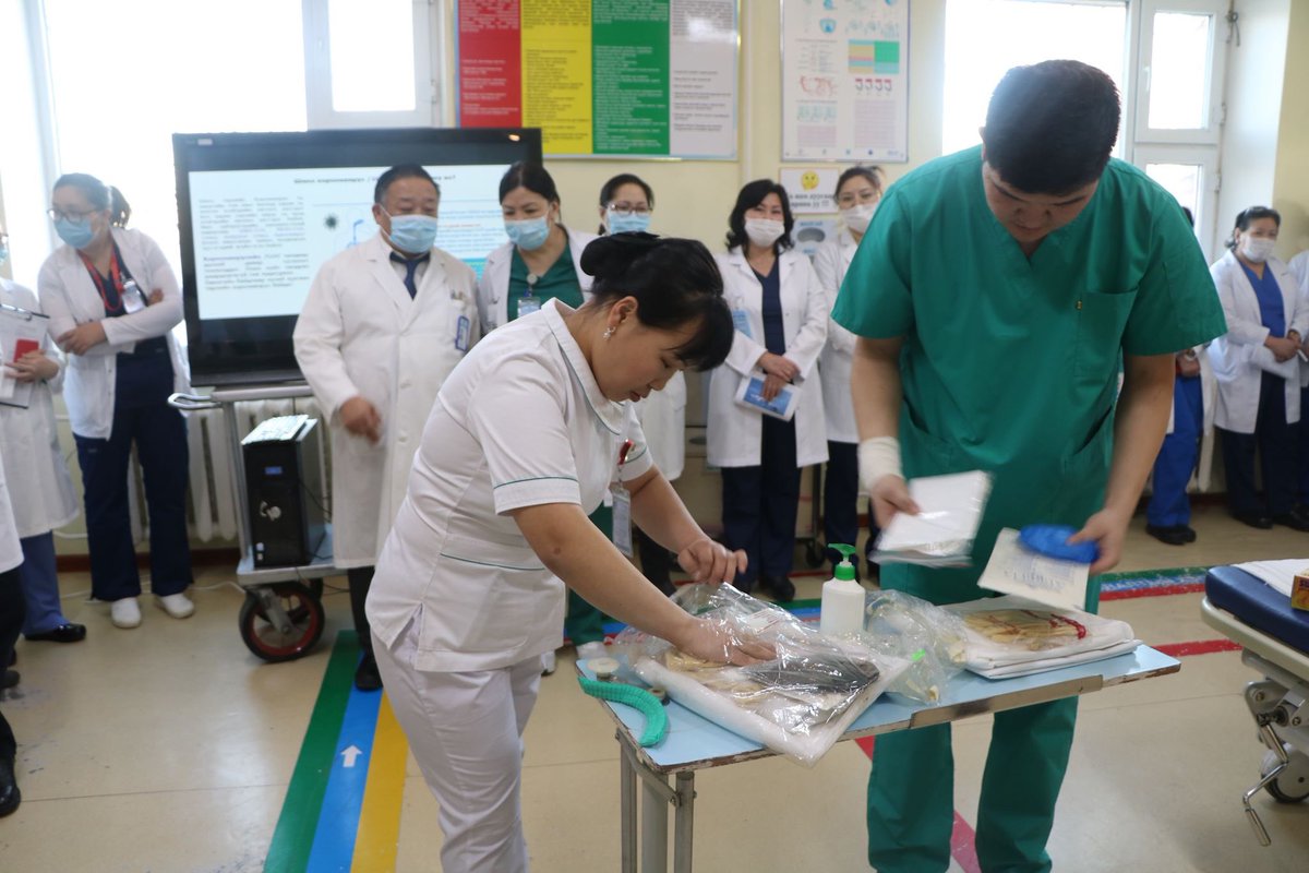 #Эм-н байгууллагынхан өөрсдөө аливаа эрсдлийн үед сэлгэлзүйн хувьд бэлэн байхгүй бол магадгүй айж сандрах, хэт цочирдох, гадуур байгаа албан бус мэдээллүүдээс болж тайван бус болох, өөрсдөө эрсдэлд орох магадлалтай. #З-р #эмнэлэг сургалтуудыг тогтмол зохион байгуулж байгаан байна