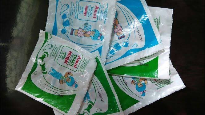 AdityaDubey2003's tweet image. Millions of Plastic Milk Pouches are sold everyday by @Amul_Coop @MotherDairyMilk #DelhiMilkScheme,etc without complying with Rule 9 of PWM,2016. It forms a major component of plastic waste in our country. So today v req the producers to stop packaging the milk in plastic pouches