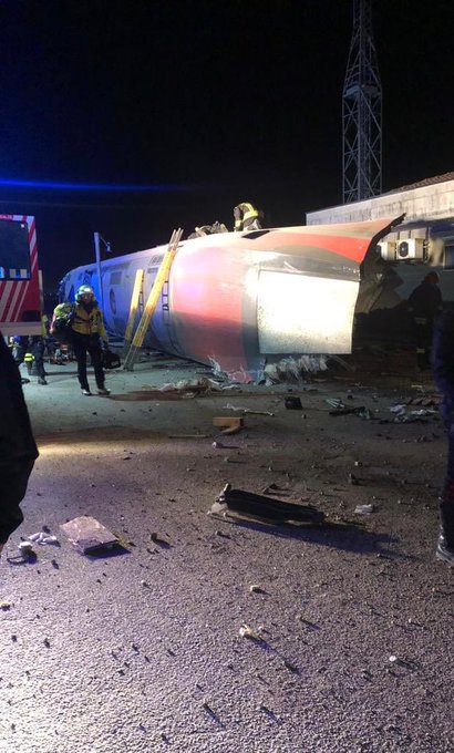 Italie : un train déraille près de Milan, faisant deux morts et 30 blessés EQEoSx-XYAEET9d?format=jpg&name=small