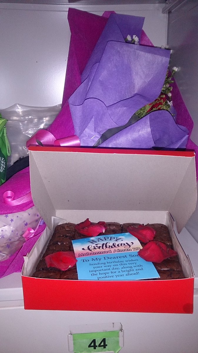 Sweetnya laa ibu aku ni. Dulu mintak alamat tempat kerja sebab nak masukkan dalam data dia cakap, sekali hantar ni rupanya. I love you Ibuuu
