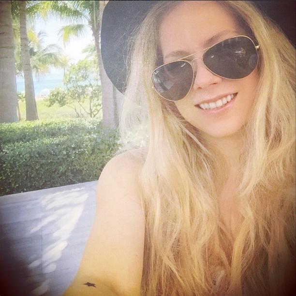 avril_russiaLBS's tweet photo. This is a selfie post again. You are so beautiful, babe, I can’t stop looking at you! 😍 So gentle, calm and a little funny. Where are you, @AvrilLavigne? Be near again! We really need you and your selfies 😰🙏🙏

#WeMissYouAvrilLavigne #JFCAvrilLavigne #BabeBoss https://t.co/dhf7vNyd2f