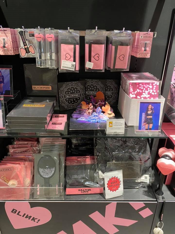 OneSiamOfficial's tweet photo. Loft X BLACKPINK 💛🖤💟
เอาใจชาวบลิ๊งค์หน่อยยย~ ร้าน Loft ได้ขนเอาคอลเลคชั่น BLACKPINK มาไว้ใกล้ๆเรานี่เอง🦋🐻🐿🐱
📍ที่ ร้าน Loft at Siam Discovery, 3 floor
#OneSiam #ExtraordinaryExperiences #AGlobalDestination #Loftthailand #BLACKPINK #BLINK #แบล็คพิ้งค์ #บลิ๊งค์ https://t.co/B8B4pwOBdG