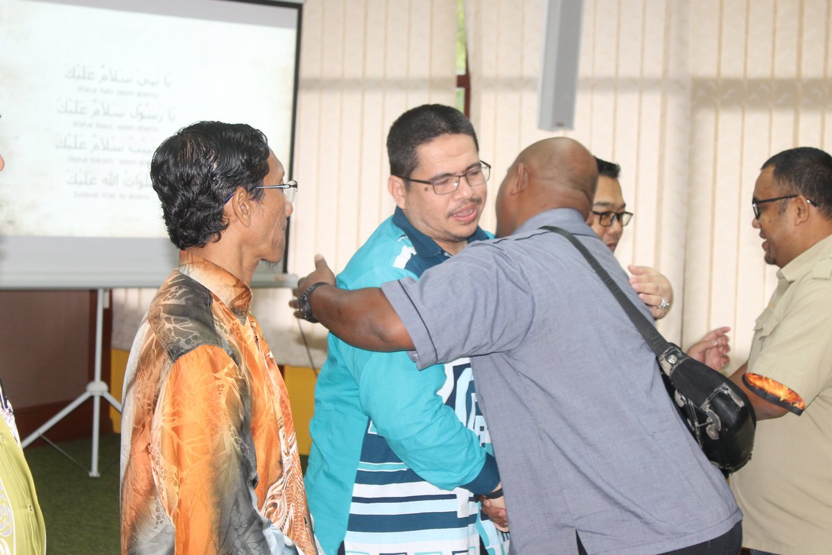 Majlis Perpisahan Jurutera Bangunan Ir. Mohd Al Azhar Sempena Kenaikan Pangkat. "Selamat Maju Jaya"
<a href="/yusufghani200/">تذكرة</a> <a href="/JKRTerengganu/">JKR Terengganu</a> <a href="/HassanKamarudd3/">Hassan Kamaruddin</a>  <a href="/AlAzhar_JKR/">Al Azhar</a> @adamfarhan85