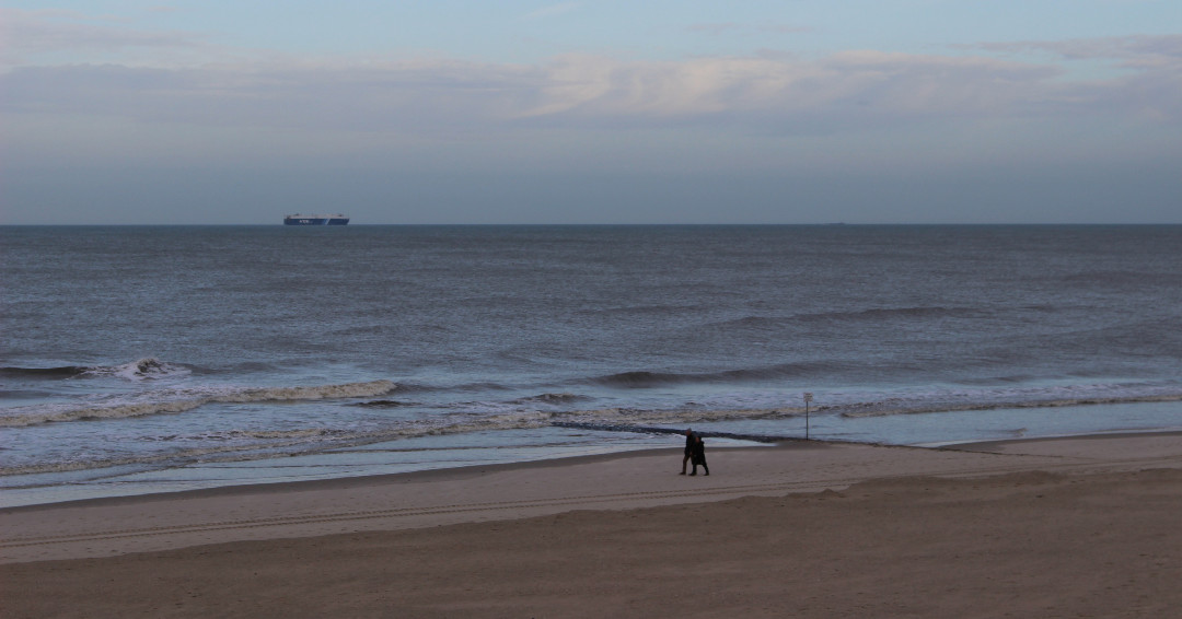 Wir lieben diese ruhigen Zeiten auf #Wangerooge. Wenn man den Strand für sich alleine hat und einfach nur das Meer rauschen hört...🌊😍 #inselzeit #wellenrauschen #nordseeliebe #strand #auszeit #natur #inselliebe #strandspaziergang #thalasso #meer
