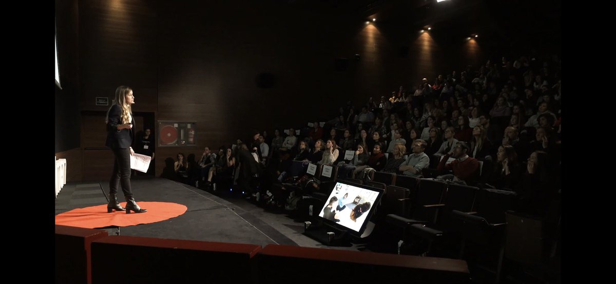 Por un mundo en el que no haya inventoras secretas.. Por un mundo lleno de igualdad y diversidad.. Por un mundo en el que seamos soñador@s y creador@s.. Porque todas y todos podemos ser inventoras e inventores 😊
<a href="/TEDxBcnWomen/">TEDxBarcelonaWomen</a> <a href="/_ClaraMontes_/">Clara Montes</a> 
 youtu.be/TGRq0wkSjv8