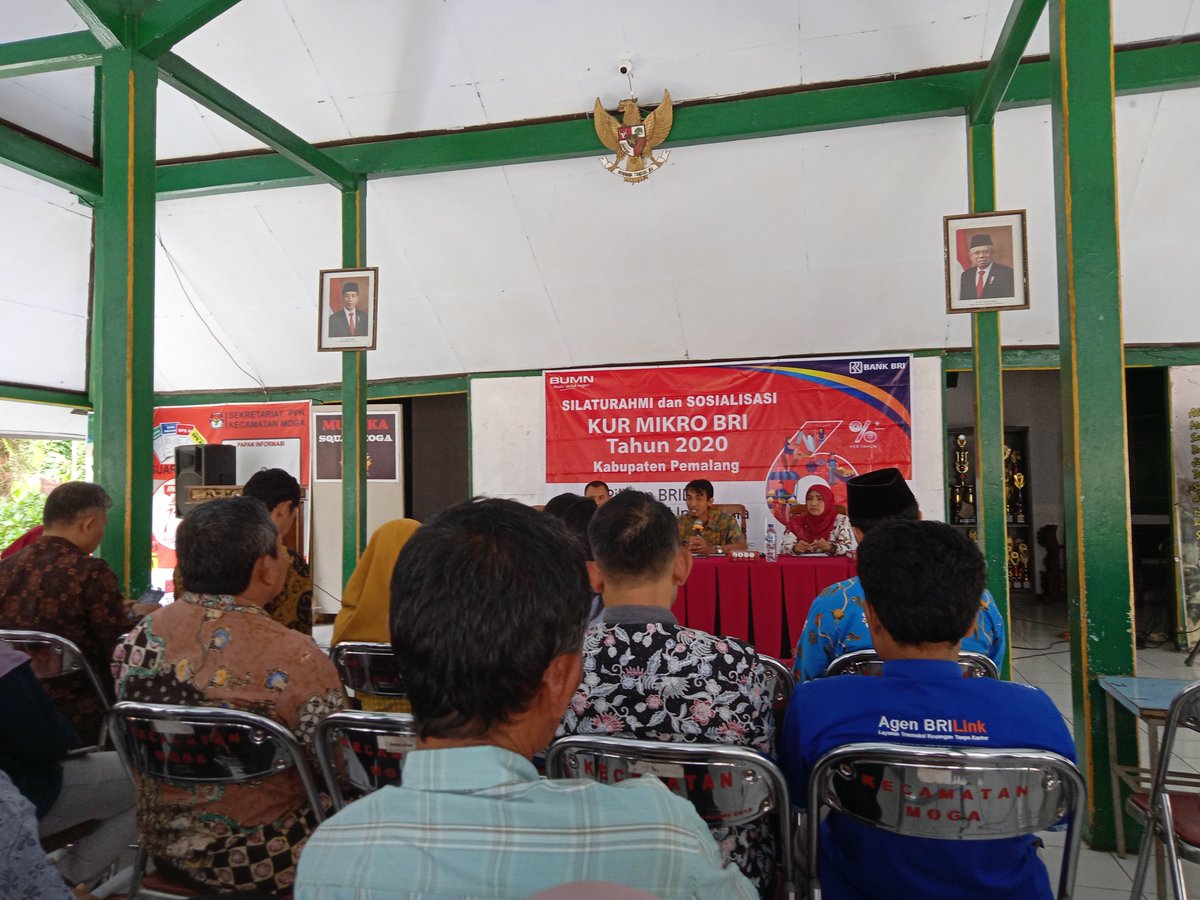 Kamis (6/2) Kades hadir bersama 4 pengusaha UMKM Desa Plakaran dalam acara Silaturahmi dan Sosialisasi KUR BRI Tahun 2020
<a href="/ganjarpranowo/">Ganjar Pranowo</a> <a href="/pakjunaedi/">Junaedi</a> <a href="/puspindes/">PUSPINDES</a> @KecMoga <a href="/dinpermasdespml/">Dinpermasdes Pml</a> 
#JatengGayeng #DesaPintar