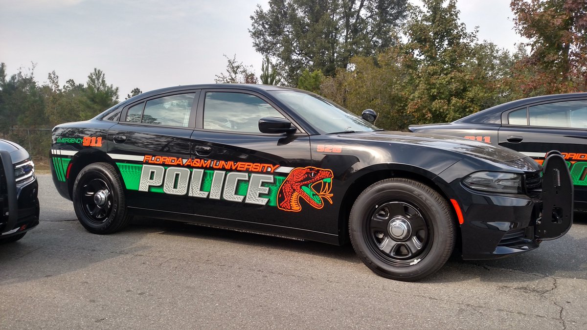 ApogeeSigns's tweet photo. Apogee offers all types of fleet graphics from cut film to partial wraps to full wraps. https://t.co/gDqcKLXidL