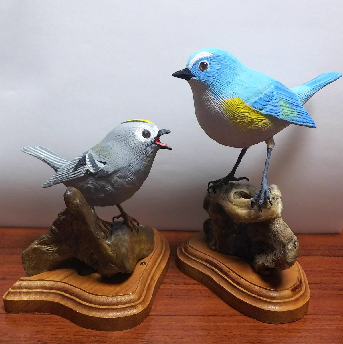 半身麻痺のお父さまが片手で作ったという、木彫りの鳥が凄いから見てみて！