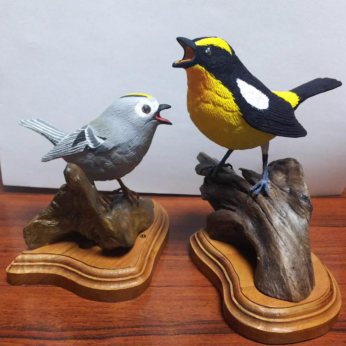 半身麻痺のお父さまが片手で作ったという、木彫りの鳥が凄いから見てみて！