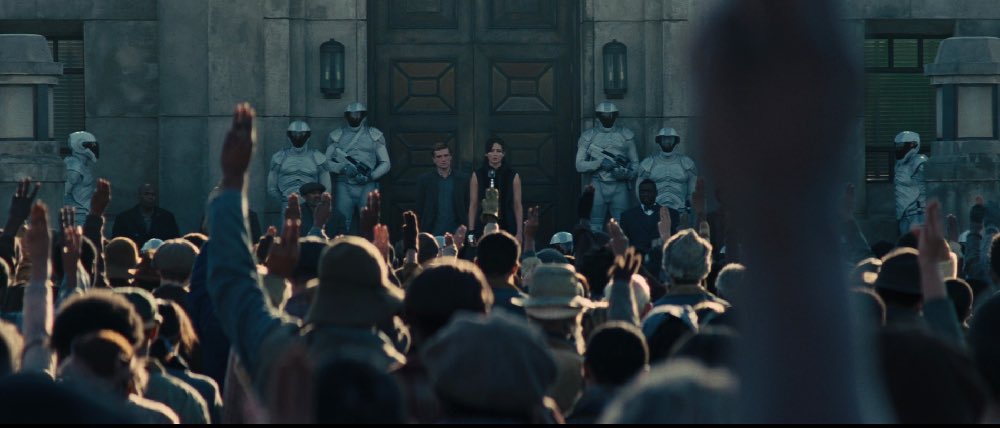 [re-watch]the hunger games: catching fire (2013)★★★½directed by francis lawrencecinematography by jo willems