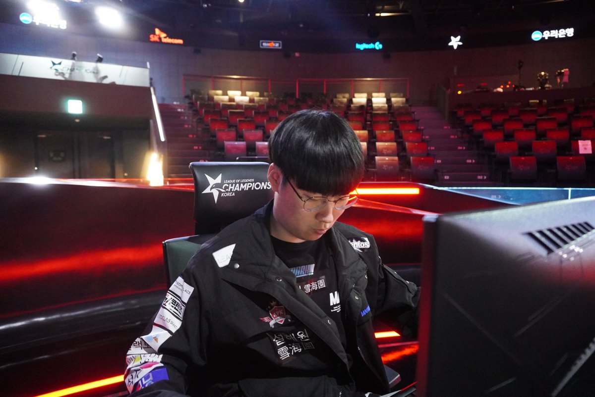 GOnGOPrince's tweet photo. #APKPRINCE _ #LOL
2020 #LCK #LCKSpring #APK vs #샌드박스
오늘 대회는 2:0으로 패배하였지만
앞으로 점점 좋아지는 모습만 보여드리도록
노력하겠습니다!
많은 응원과 기대 부탁 드리겠습니다!
더 많은 사진은 #APK프린스 #페이스북 에 업로드 되어있습니다:) https://t.co/tPcoQ9vTaj