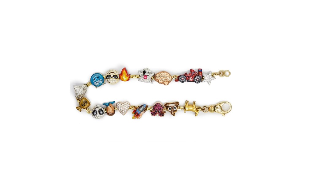 Flawlesscrowns's tweet photo. Greg Yüna Emogÿ Charm Bracelet @gregyuna #GregYuna #Bracelet #MrFlawless #DiamondJewelry #VVS #MensJewelry #Bustdown #Accessorize #MensStyle https://t.co/taSs2Nwdss https://t.co/frlahmVK6Q