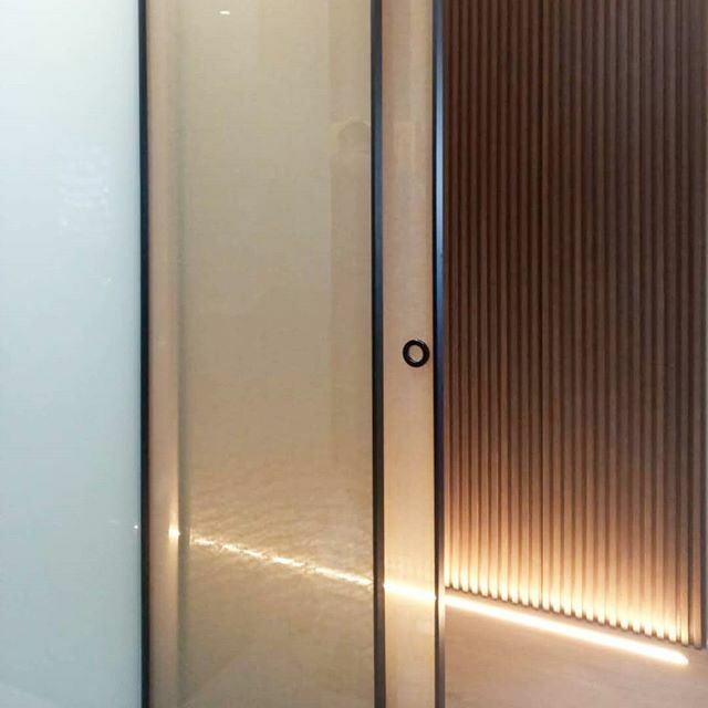 delucioreformas's tweet photo. Iluminación en el suelo, palilleria y puertas correderas metalicas de suelo a techo con cristal entelado increíble ¿verdad?

#delucioreformas #delucioreformas #instadeco #instagramdesign #archilovers #reformasintegrales #proyectos #architecture #reformas… https://t.co/FDvP5CSlLf https://t.co/2D8QW4neJf