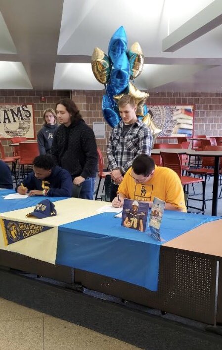 Committed and signed to Siena Heights! @SienaHeightsFB #GoSaints Fear The Halo 💫
