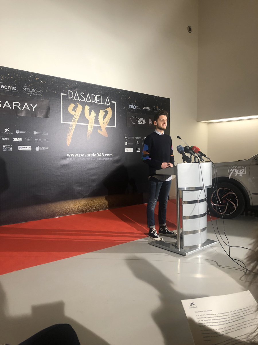Marta_Borruel's tweet photo. En la presentación del Desfile de Moda #Pasarela948 el Presi. de Creadores de Moda #Navarra, Javier Echeverria, agradece el apoyo de @caixabank al Concurso de Jóvenes Creadores q se celebra el viernes con un jurado formado x #ModestoLomba @Hannibal_Laguna entre otros https://t.co/uKemaHl54j