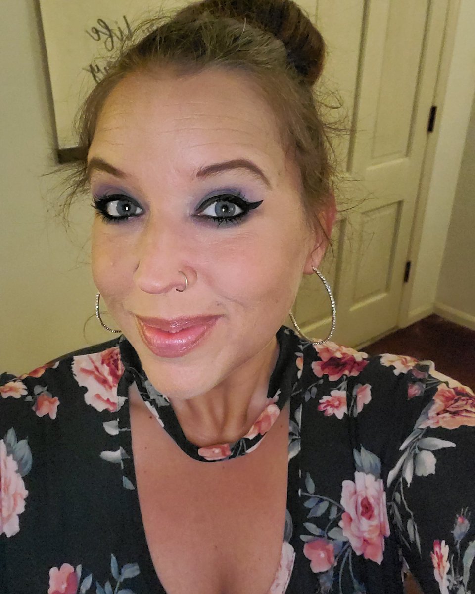 glow5591's tweet photo. #2020 #day37of366 #yearofselfies #postgym #beforework #boxycharm #boxyicebreaker #prettyvulgarbreakingtheice  #wanderbeautybreakingtheice #glowrecipebreakingtheice #petitenprettybreakingtheice #morphe #i35 #icyfantasy #morphebabe @boxycharm @morphebrushes https://t.co/FQau5biNqv