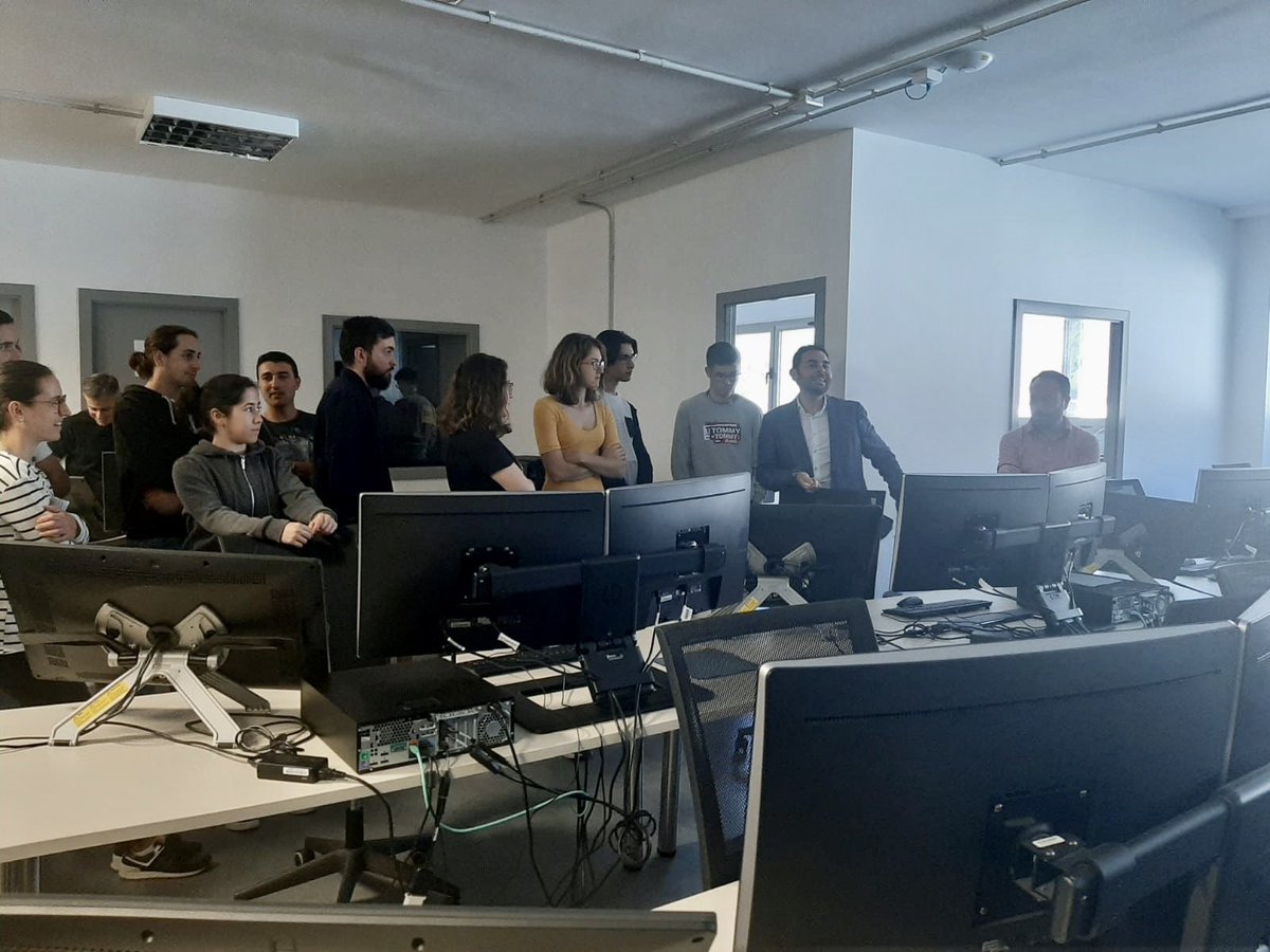 En su visita a las instalaciones de @INtechTenerife , los alumnos de <a href="/FPLosGladiolos/">CIFP LosGladiolos</a> y <a href="/cifpcesarm/">CIFP César Manrique</a> conocen el programa de formación en 2D y 3D #Anímate, y los beneficios de formarse en las profesiones del futuro.