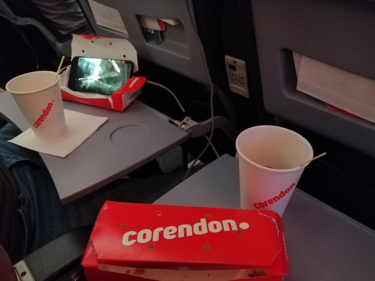 eskuijpers's tweet photo. Wat handig dat jullie snackboxen ook als gsm-houder te gebruiken zijn, @Corendon_Air. Top, haha. #multifunctioneel #brazil 🇧🇷 #herewecome #whoopwhoop https://t.co/0u08DIp6Bj
