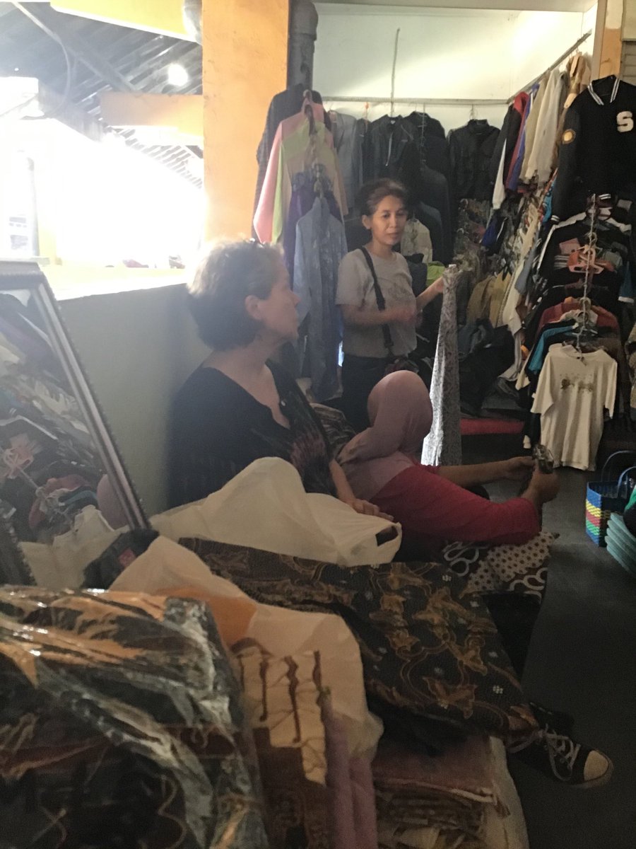 Sandra and Ferial getting a masterclass from the market queen of secondhand batik. #yogyakarta #markets ⁦<a href="/lifepatch_/">lifepatch</a>⁩