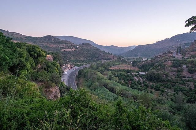 kirikob12's tweet photo. Atardecer con unas preciosas vistas desde los jardines de Velez de Benaudalla https://t.co/UExvlSwHZ1 https://t.co/uJ3AuJspeM